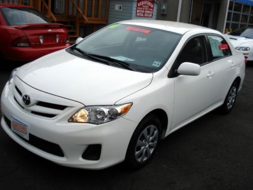 2011 Toyota Corolla LE Sedan 4-Door 1.8L, image 2