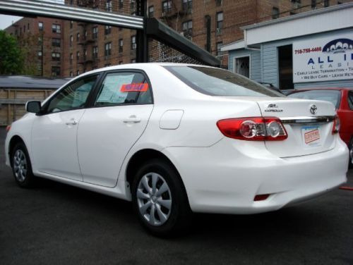 2011 Toyota Corolla LE Sedan 4-Door 1.8L, image 3