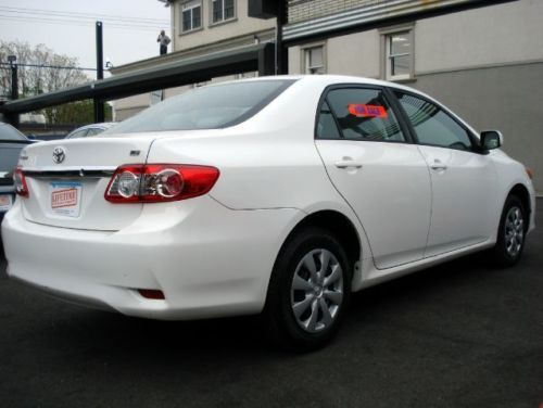 2011 Toyota Corolla LE Sedan 4-Door 1.8L, image 4