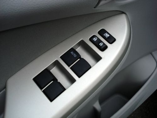 2011 Toyota Corolla LE Sedan 4-Door 1.8L, image 11