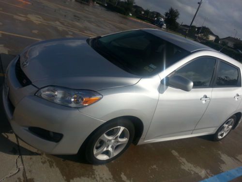 2009 toyota matrix s 4-door 2.4l great condition! very clean, low miles!