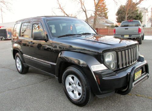 2009 jeep liberty sport 4x4 loaded- skyslider nav