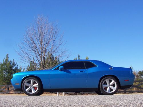 Absolutely flawless 2010 dodge challenger srt8 rare b5 blue with only 3100 miles