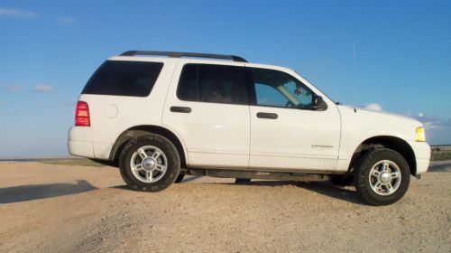 2005  4x4  xlt explorer with strong motor