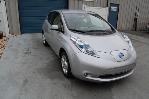 One owner 2011 nissan leaf sl e electric car nav sat bluetooth