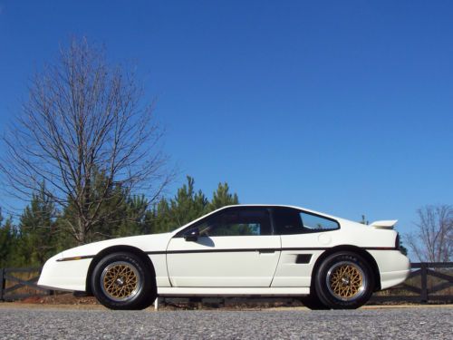 Awesome near flawless 1988 pontiac fiero gt 5-speed low miles future collectible