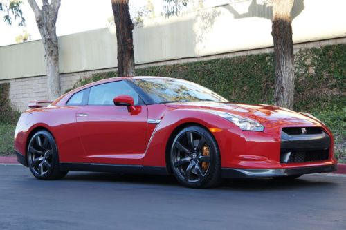 Nissan gt-r coupe navigation ipod xenon bose heated seats leather 10kmiles!
