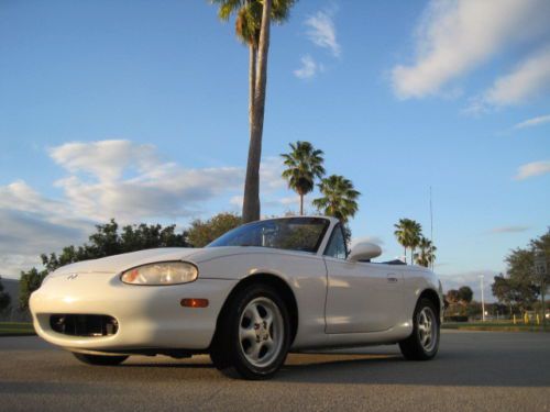 Fantastic 1999 mazda miata with rare auto trans all original in mint condition