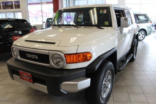 We finance 2011 toyota fj cruiser automatic certified pre owned cpo white