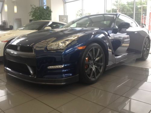 New 2014 nissan gt-r premium coupe in jet blue pearl