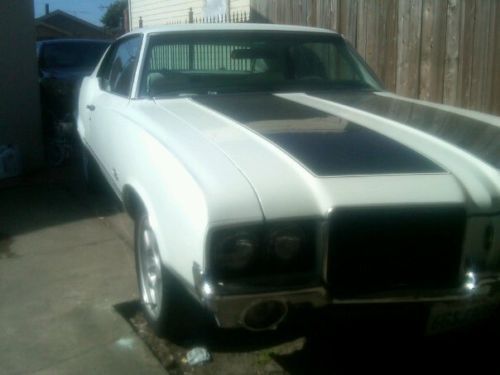 1972 oldsmobile cutlass - good looking fixer upper