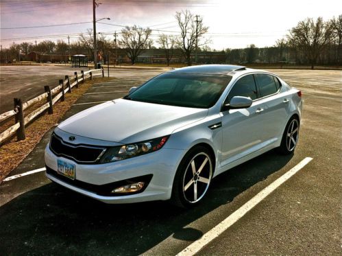 2011 kia optima; navigation, panoramic sunroof, 20&#034; rims, leather