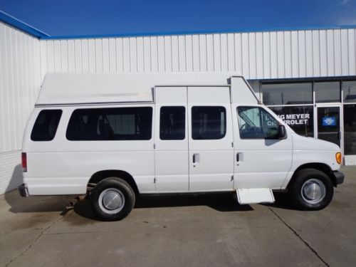 2003 ford e-350 base extended cargo van 2-door 5.4l, wheel chair lift, handicap!