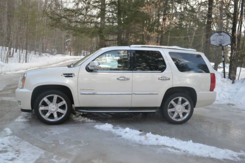 2011 white cadillac escalade luxury 4 door awd v8