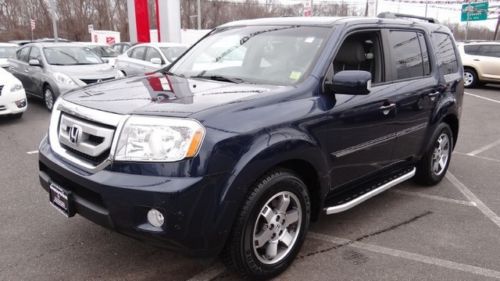 Navi  leather  sunroof dvd bluetooth xm 17 rims 3rd row seating
