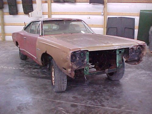 1969 dodge coronet  2 door superbee, spring green paint . project car.