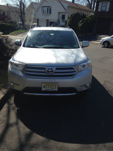 2011 toyota highlander base sport utility 4-door 2.7l