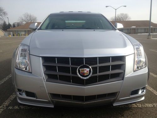 2011 cadillac cts/ pano/ no reserve/ leather/ rear camera/ warranty