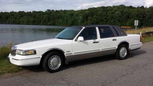 1997 lincoln town car signature sedan 4-door 4.6l