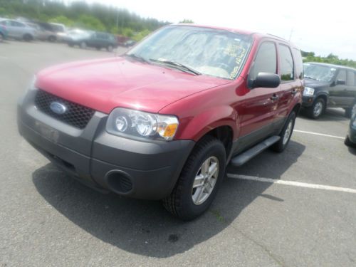 2005 ford escape runs &amp; drive can drive it home it has 4 cylinder