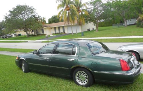 1999 lincoln town car signature sedan 4-door 4.6l