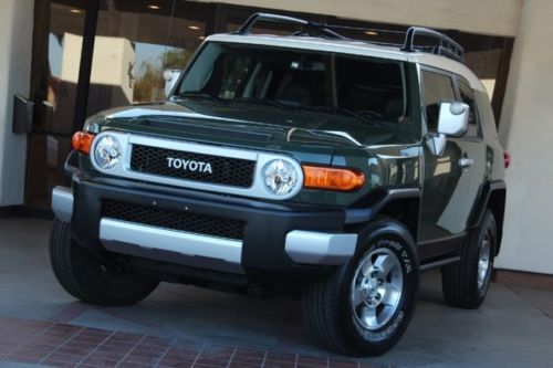 2010 toyota fj cruiser 4x4 auto. convenience pkg. loaded. 1 owner. clean carfax.