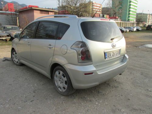 Damaged toyota corolla verso
