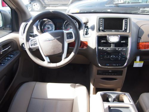 2014 chrysler town & country touring-l