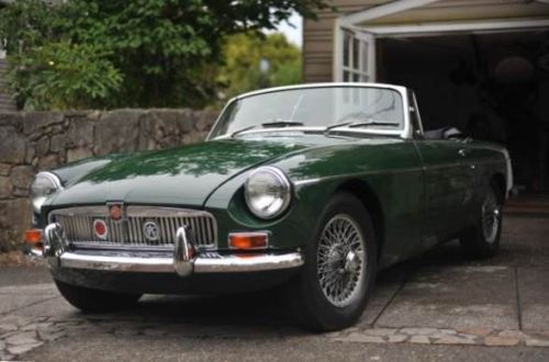 1967 mgb roadster - in british racing green. beautiful, reliable driver