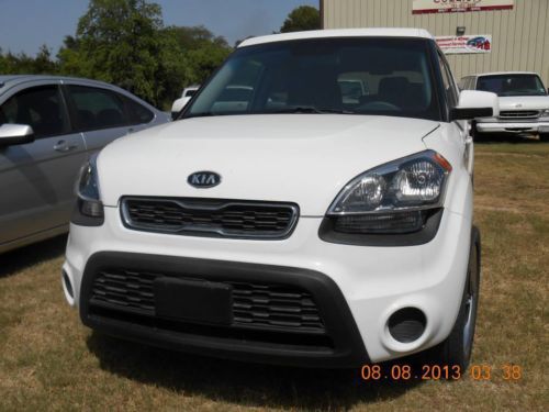 2012 kia soul base hatchback 4-door 1.6l