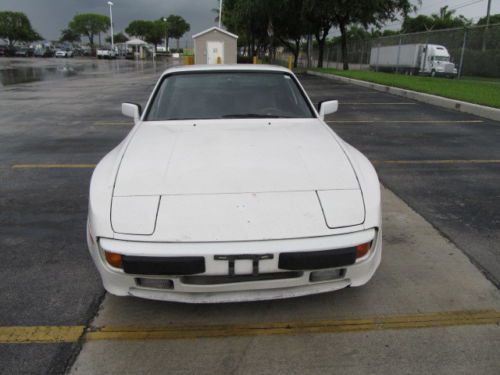 1983 porsche 944 base coupe 2-door 2.5l