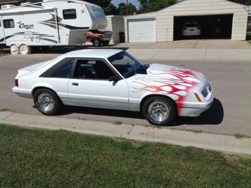 Ford hatchback mustang, v-8 automatic