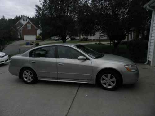 2003 nissan altima base sedan 4-door 2.5l