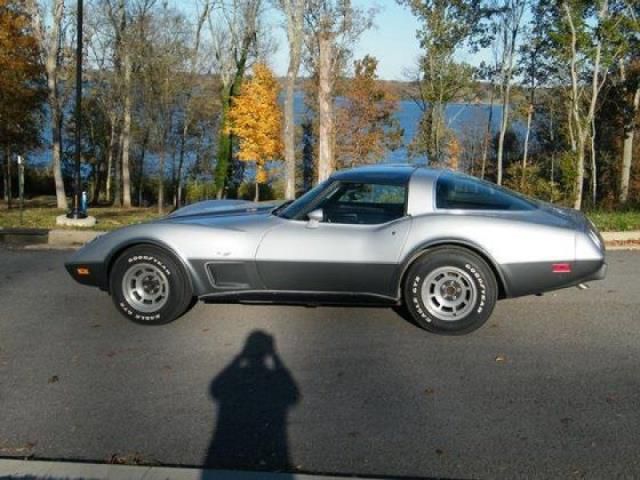 Chevrolet corvette silver anniversary