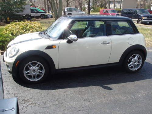 2007 mini cooper   *pepper white, automatic*