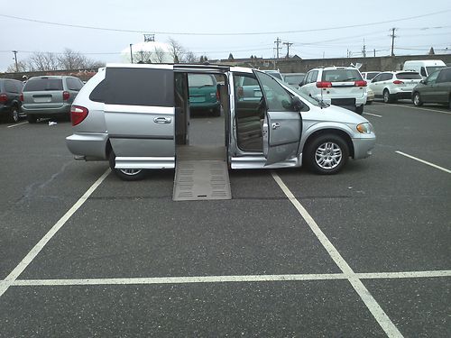 Van wheelchair handicap braun power ramp dodge grand caravan  2002 ezy lock