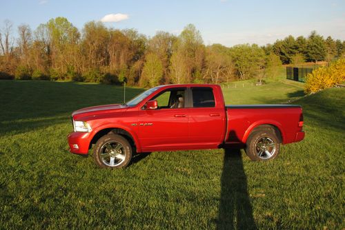 2009 dodge ram 1500 sport crew cab pickup 4-door 5.7l all options and chrome !