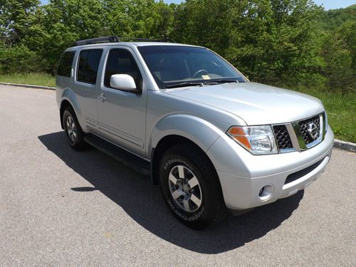 Super clean 2006 nissan pathfider se  4x4  low miles  factory moonroof