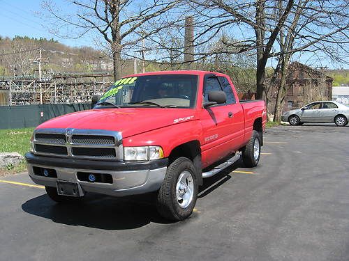 1999 dodge ram 1500 sport 4x4 quad cab, leather, seats 6, low mileage!