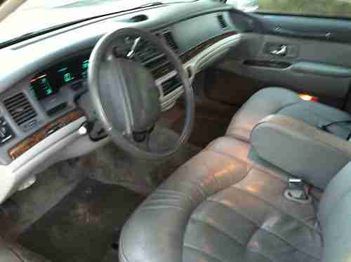 1997 Lincoln Town Car Make your best offer owner motivated, image 3