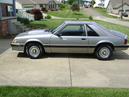 1982 mustang gt