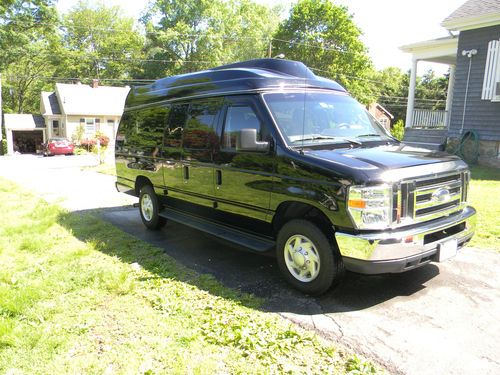 2012 ford 8 passenger executive van