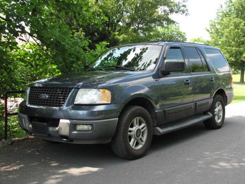 4.6 v8, 4 x 4, 3rd row seat - seats 9, runs 100%, good tires,