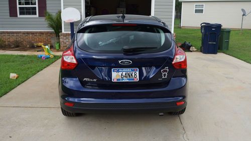 2012 ford focus se hatchback 4-door 2.0l