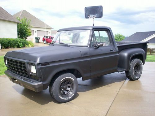 1979 ford f100 stepside, 4.9 300-6cyl.,c6 auto ,dana 44 ,solid daily driver !!
