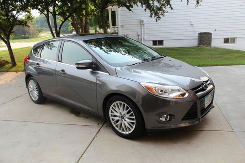 Ford focus sel 2012  leather seats,  sun roof garaged and very well maintained