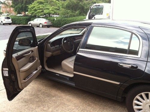 2005 Lincoln Town Car Signature Sedan 4-Door 4.6L, US $6,300.00, image 2