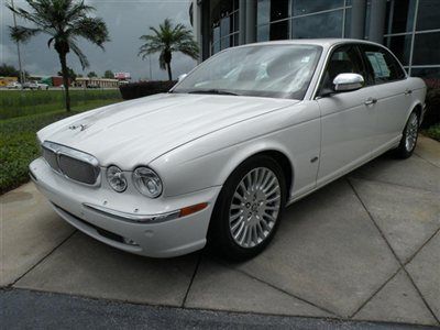 2006 jaguar xj vanden plas very clean  **one owner** navigation heated seats *fl