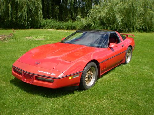 1985 red corvette 350 v8 4 speed manuel + 3 overdrive