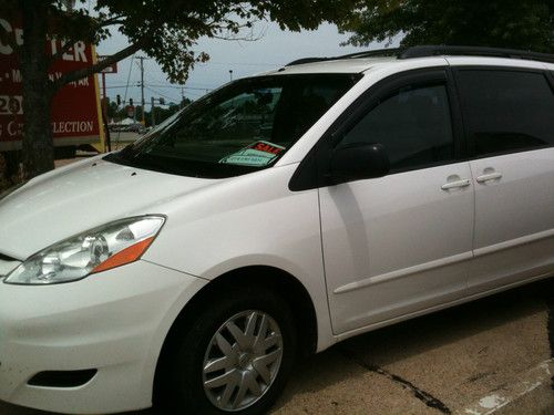 2006 great condition toyota sienna minivan seats 7